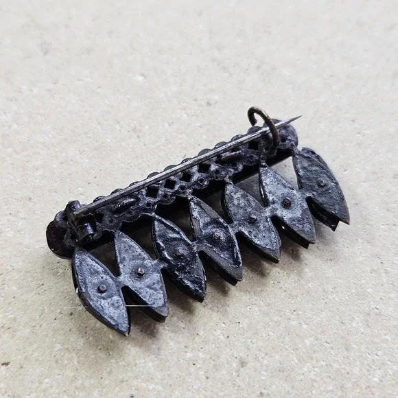 Antique Victorian French Jet Mourning Brooch Faceted Black Glass C-Clasp Pin - Picture 5 of 7